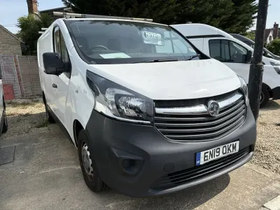 Gebraucht Vauxhall Vivaro 120 PS (88 kW) 2019 Weiß Van / Kleinbus