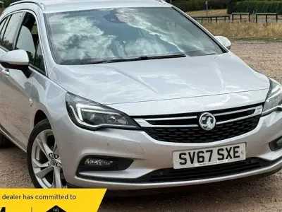 Used Vauxhall Astra SRi 150 HP (110 kW) 2017 Silver Estate