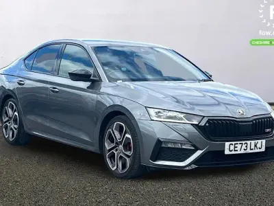 Używany Skoda Octavia vRS 245 KM (180 kW) 2023 Szary Hatchback