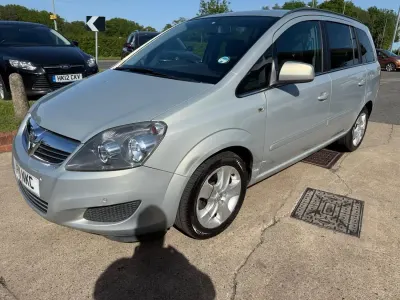 Gebraucht Vauxhall Zafira 115 PS (84 kW) 2011 Silber Van / Kleinbus