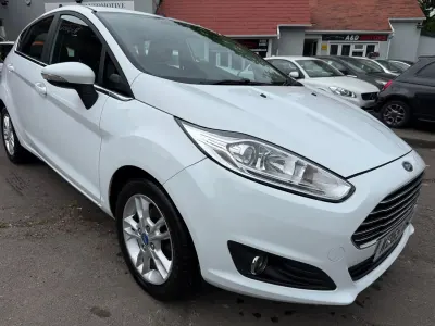 Usado Ford Fiesta Zetec 2016 Branco Citadino