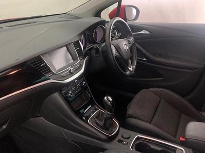 Used Vauxhall Astra 148 HP (108 kW) 2019 Red Hatchback
