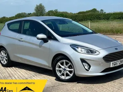 Used Ford Fiesta Zetec 70 HP (51 kW) 2017 Silver Hatchback