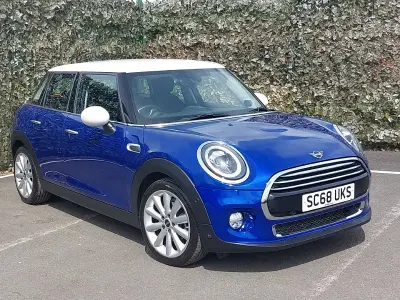Begagnad Mini Cooper 136 HK (100 kW) 2018 Blå Halvkombi