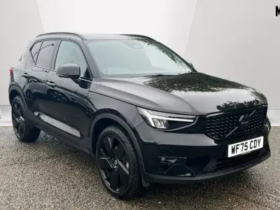 Usado Volvo XC40 Plus 197 CV (144 kW) 2025 Negro SUV