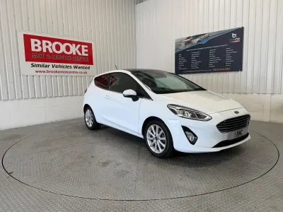 Used Ford Fiesta Titanium 100 HP (73 kW) 2018 White Hatchback
