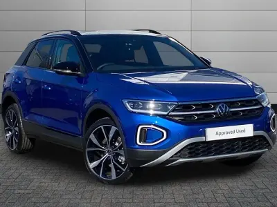 New VW T-Roc Design 115 HP (84 kW) 2026 Ravenna blue with black roof SUV