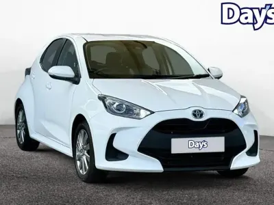 Used Toyota Yaris 116 HP (85 kW) 2022 White Hatchback