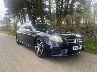 Usado Mercedes E220 AMG Line Premium 2016 Azul Familiar