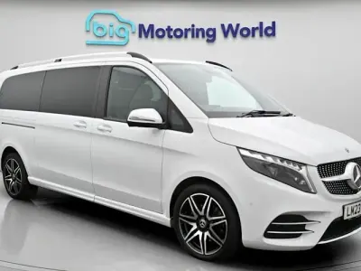 Used Mercedes V300 AMG line 237 HP (174 kW) 2023 White MPV