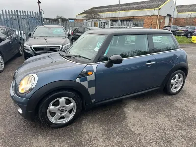 Begagnad Mini Cooper Hatch 2009 Blå Halvkombi