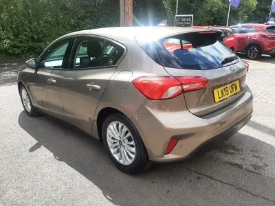 Used Ford Focus Titanium 125 HP (91 kW) 2019 Diffused silver Hatchback