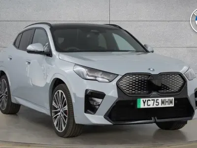 Usado BMW iX2 M Sport 147 kW (201 HP) 2025 Cinzento SUV