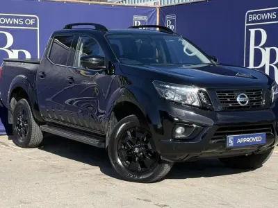 Käytetty Nissan Navara N-Guard 190 HP (139 kW) 2020 Musta Nouto