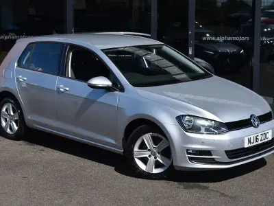 Usado VW Golf VII Edition 110 HP (80 kW) 2016 Prateado Citadino