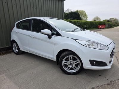 Usado Ford Fiesta Zetec 2013 Branco Citadino