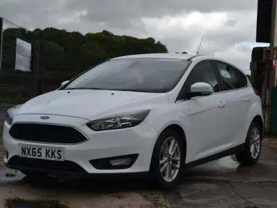 Used Ford Focus Zetec 2015 White Hatchback