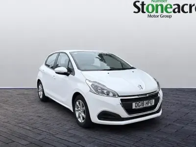 Used Peugeot 208 Active 82 HP (60 kW) 2018 White Hatchback