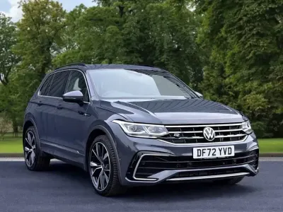 Käytetty VW Tiguan R-line 150 HP (110 kW) 2023 Harmaa Katumaasturi