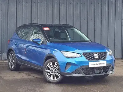 Usado Seat Arona SE Technology 110 CV (80 kW) 2023 Azul SUV
