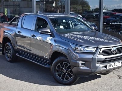 used Toyota HiLux 2.8 D 4D Invincible X Double Cab Pickup 4dr Diesel Auto 4WD Euro 6 (s/s) (204 ps)