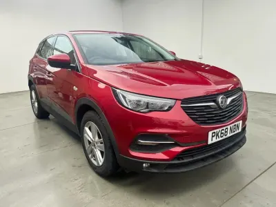 Used Vauxhall Grandland X 130 HP (95 kW) 2019 Red SUV