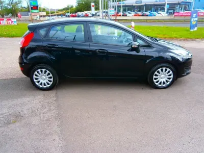Begagnad Ford Fiesta Style 2017 Svart Halvkombi