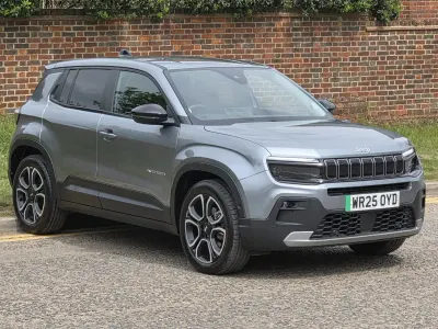 Begagnad Jeep Avenger Summit 114 kW (156 HK) 2025 Grå SUV