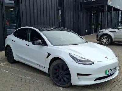 Used Tesla Model 3 Standard Range 239 kW (325 HP) 2019 White Sedan