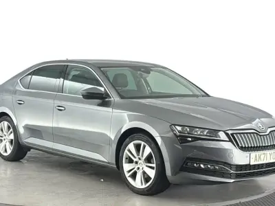 Usado Skoda Superb SE L 218 HP (160 kW) 2021 Cinzento Citadino
