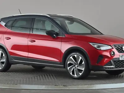Używany Seat Arona FR 110 KM (80 kW) 2023 Czerwony SUV