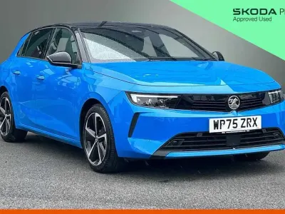 Begagnad Vauxhall Astra 128 HK (94 kW) 2026 Blå Halvkombi