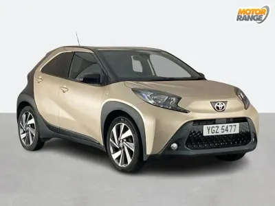 Usado Toyota Aygo X 72 CV (52 kW) 2023 Beige SUV