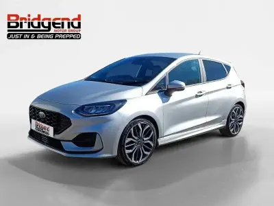 Używany Ford Fiesta ST-Line X 2023 Srebrny Hatchback
