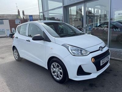 Used Hyundai i10 66 HP (48 kW) 2017 White Hatchback