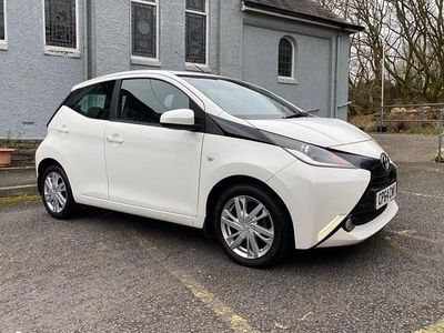 Used Toyota Aygo x-press 68 HP (50 kW) 2014 White Hatchback