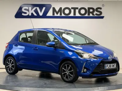 Used Toyota Yaris Hybrid 100 HP (73 kW) 2018 Blue Hatchback