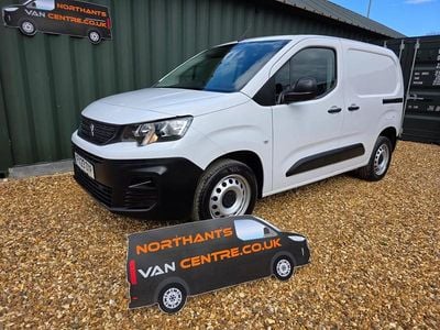 Second-hand Peugeot Partner Premium 131 CP (96 kW) 2023 Alb Monovolum