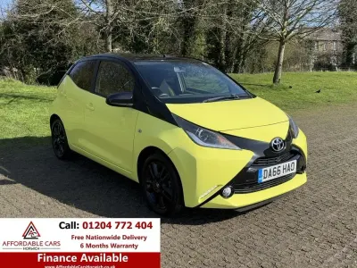 Begagnad Toyota Aygo X-cite 68 HK (50 kW) 2016 Gul Halvkombi