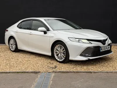 Usado Toyota Camry 218 HP (160 kW) 2019 Branco Sedan