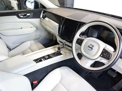 Used Volvo XC60 Momentum 190 HP (139 kW) 2018 Blue SUV