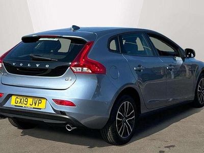 Used Volvo V40 Momentum 118 HP (86 kW) 2019 Blue Hatchback