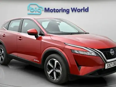 Używany Nissan Qashqai Acenta Premium 190 KM (139 kW) 2023 Czerwony SUV
