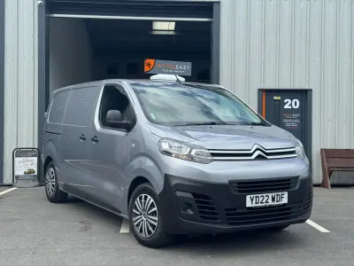 Begagnad Citroën Dispatch 2022 Grå Minibuss