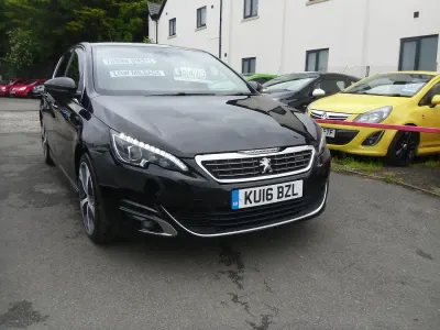 Usado Peugeot 308 GT-line 120 HP (88 kW) 2016 Preto Citadino