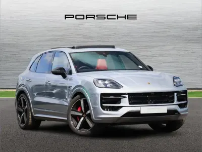 Begagnad Porsche Cayenne S E-Hybrid Black Edition 512 HK (376 kW) 2025 Silver SUV