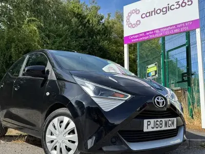 Used Toyota Aygo X-play 72 HP (52 kW) 2019 Black Hatchback