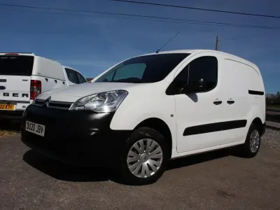 Usado Citroën Berlingo 100 kW (136 CV) 2020 Blanco Monovolumen