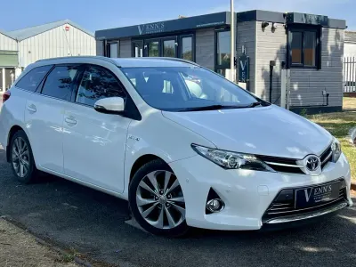 Used Toyota Auris Hybrid