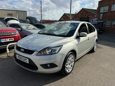 Used Ford Focus Zetec 113 HP (83 kW) 2010 Silver Hatchback